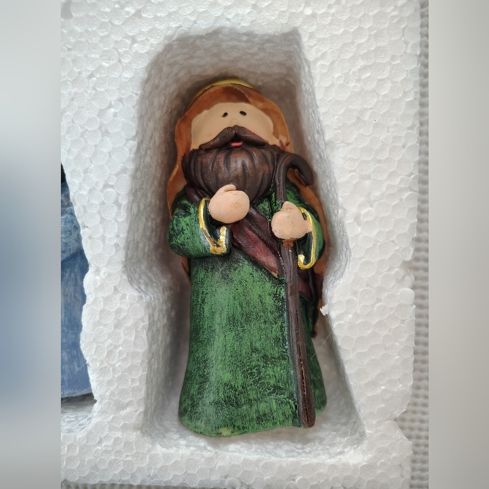 Nativity Scene Figurines Set - Picture 5 of 9